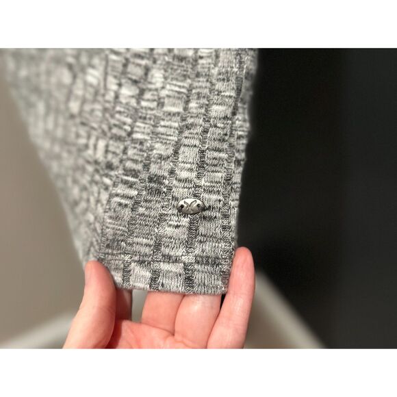 American Eagle Sleeveless Turtleneck - Picture 4 of 8